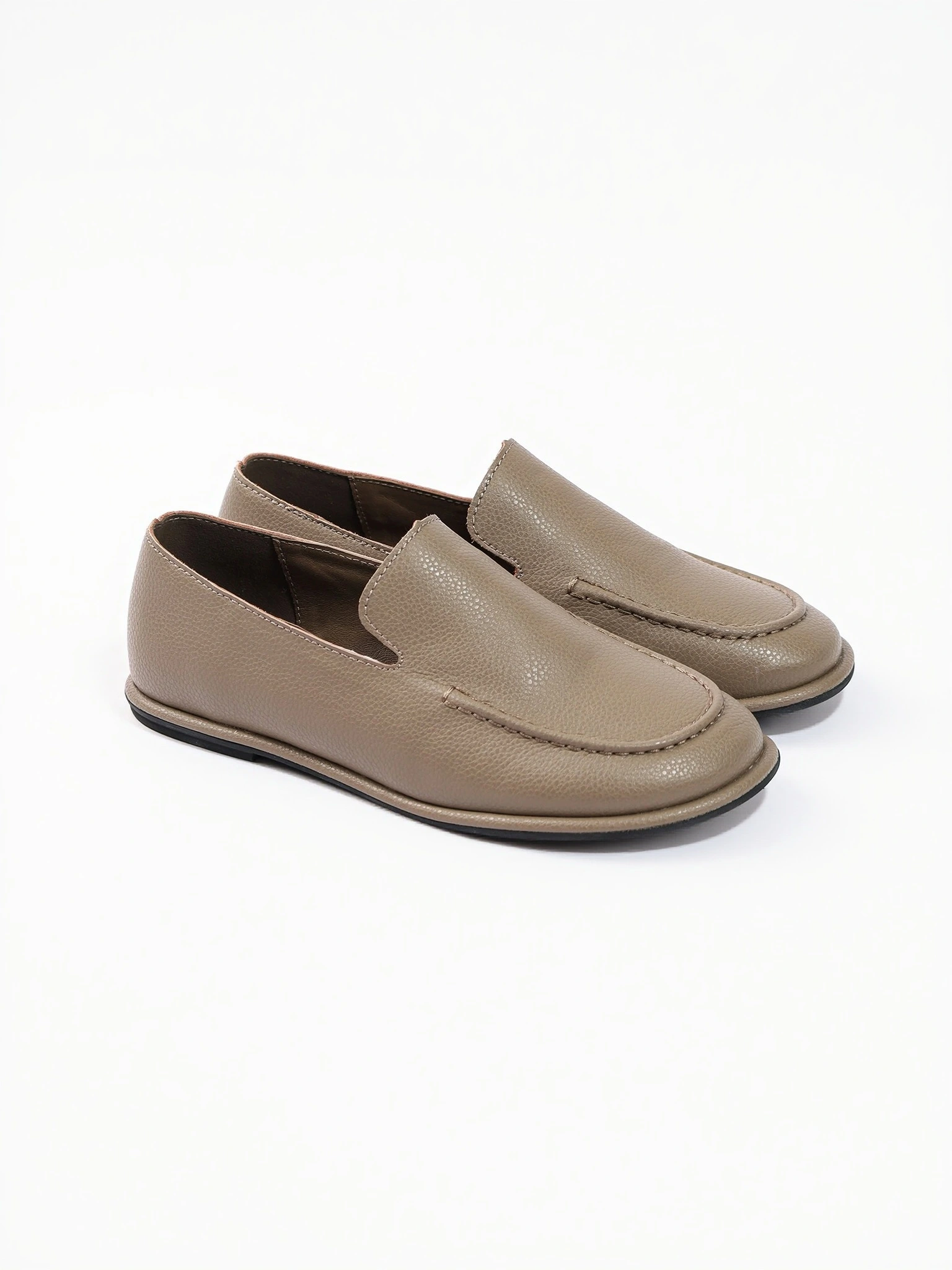 Туфли серого цвета на венском каблуке 